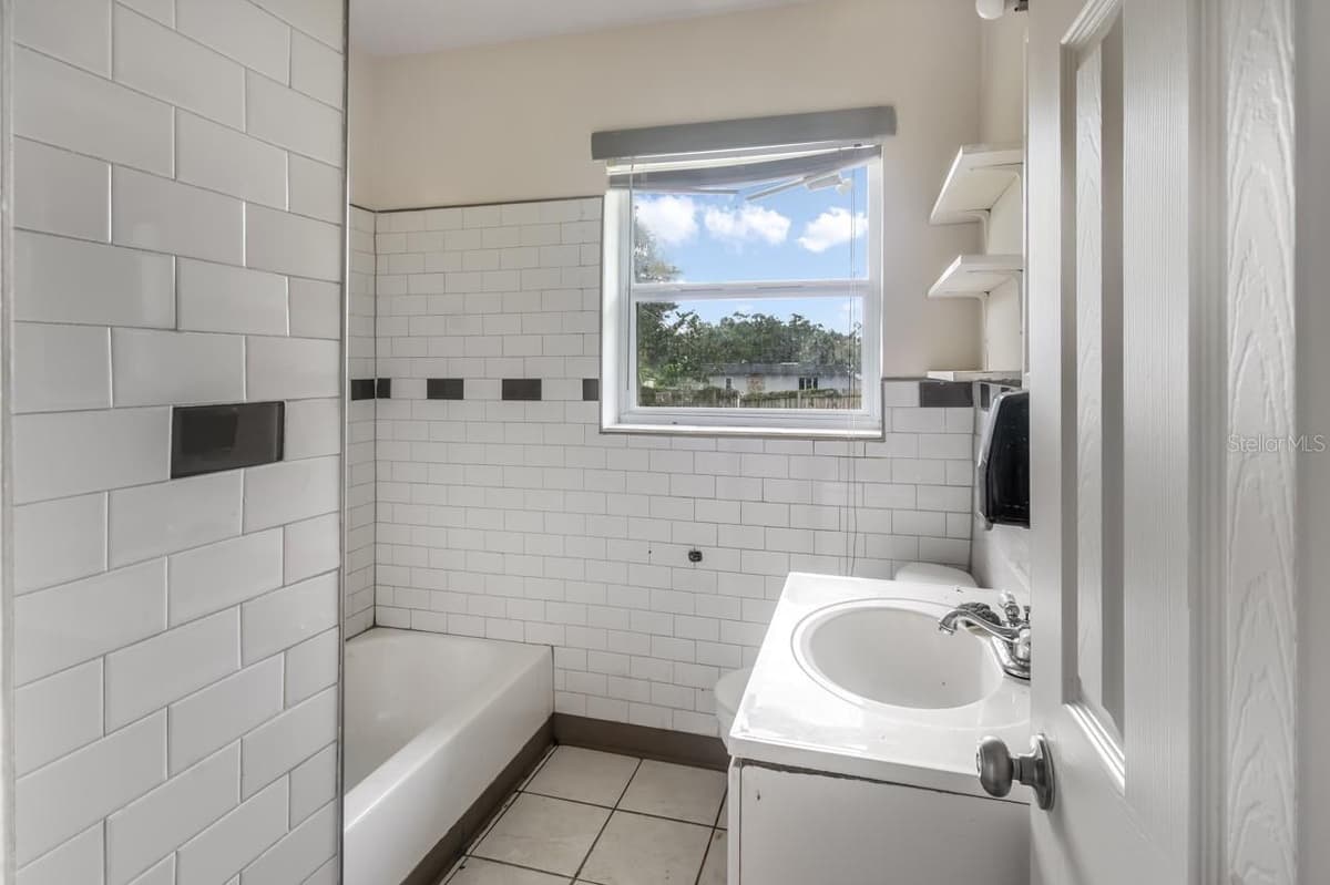 1329 WOODBINE STREET — photo 9 of 31