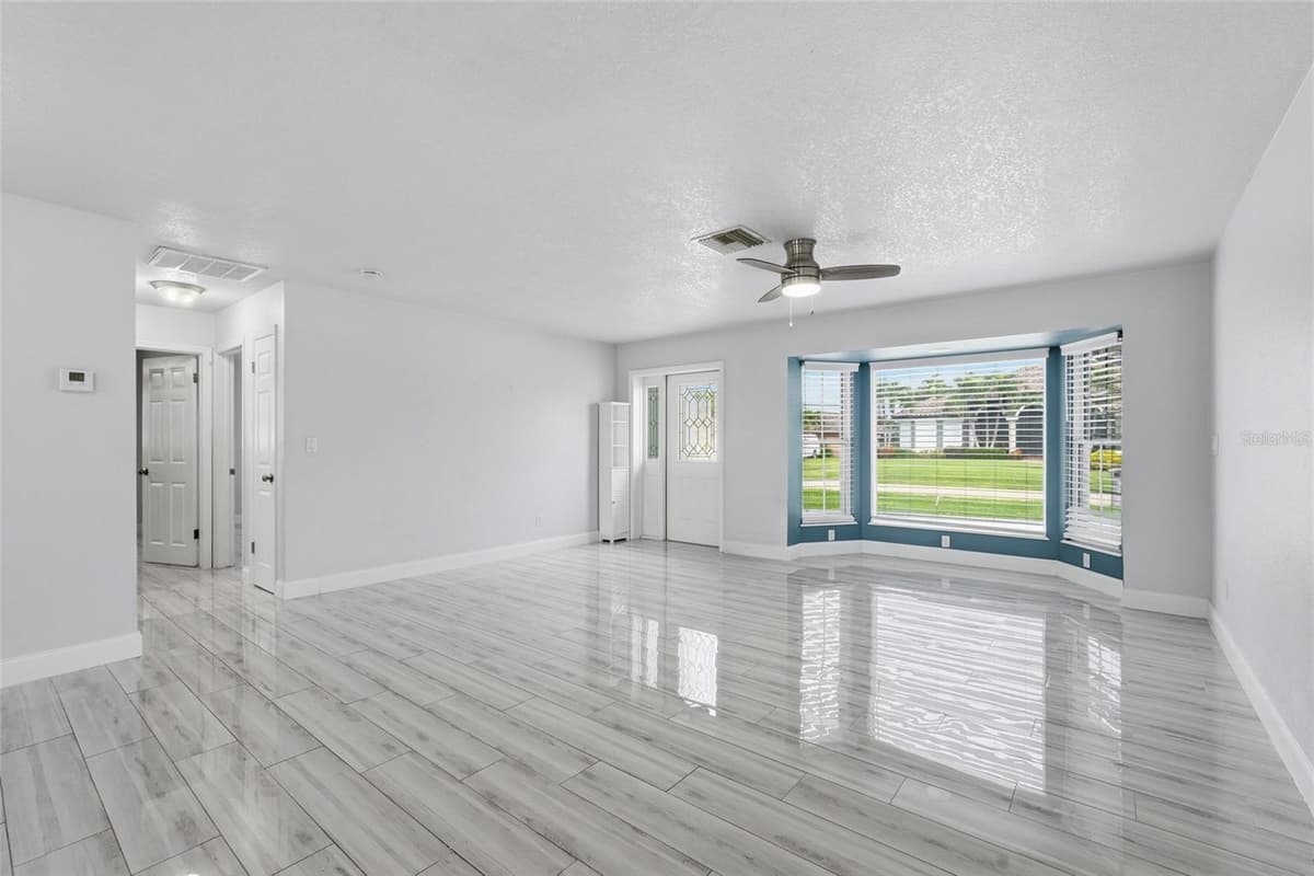 4431 19TH AVENUE — photo 7 of 32