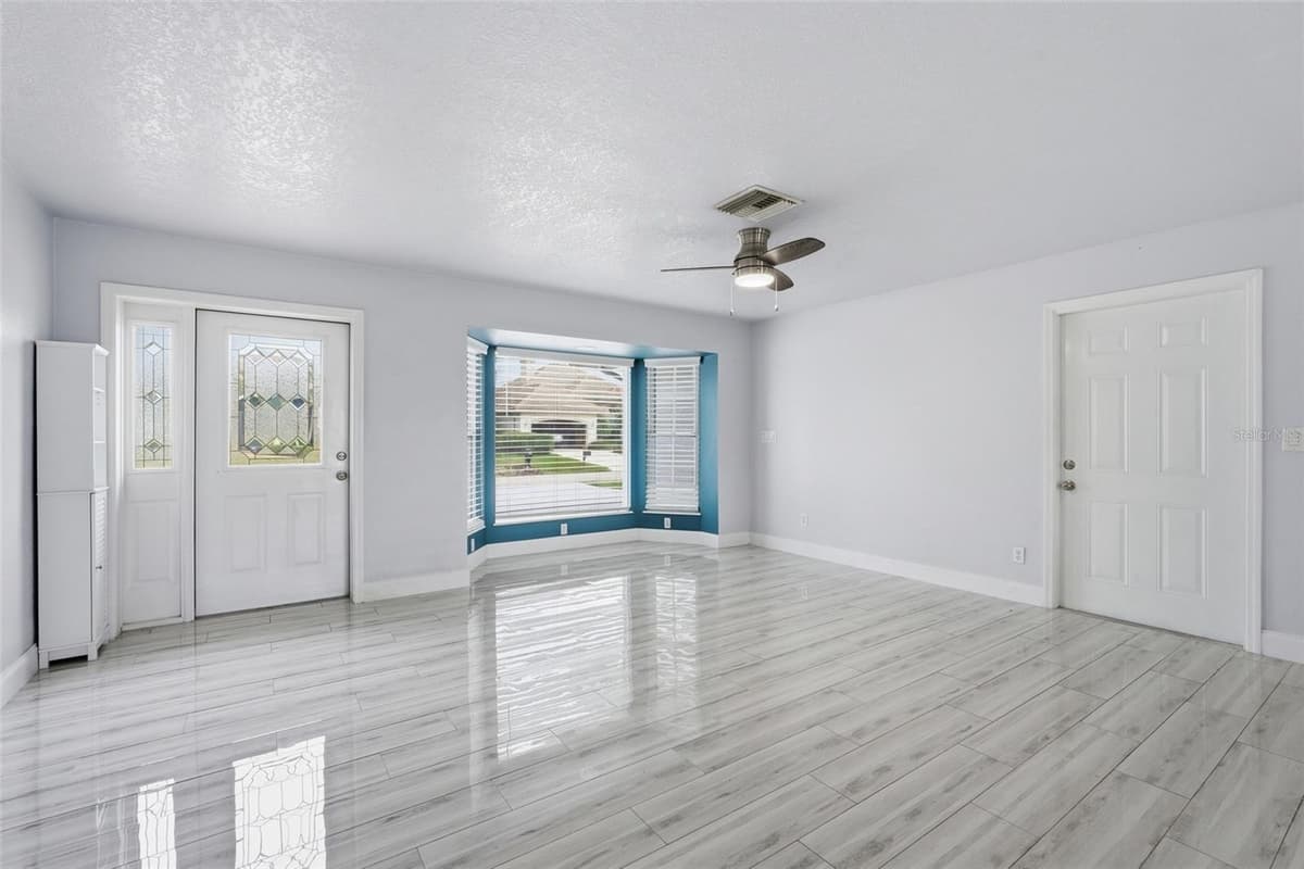 4431 19TH AVENUE — photo 4 of 32