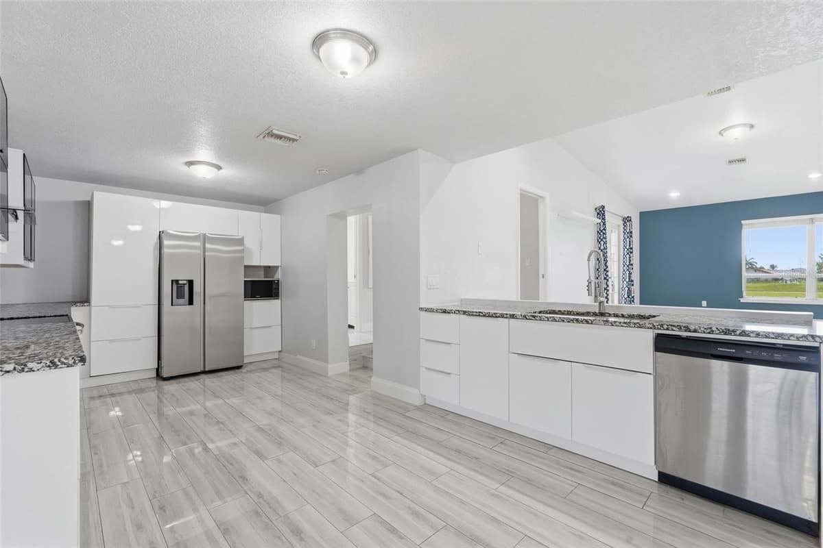 4431 19TH AVENUE — photo 9 of 32