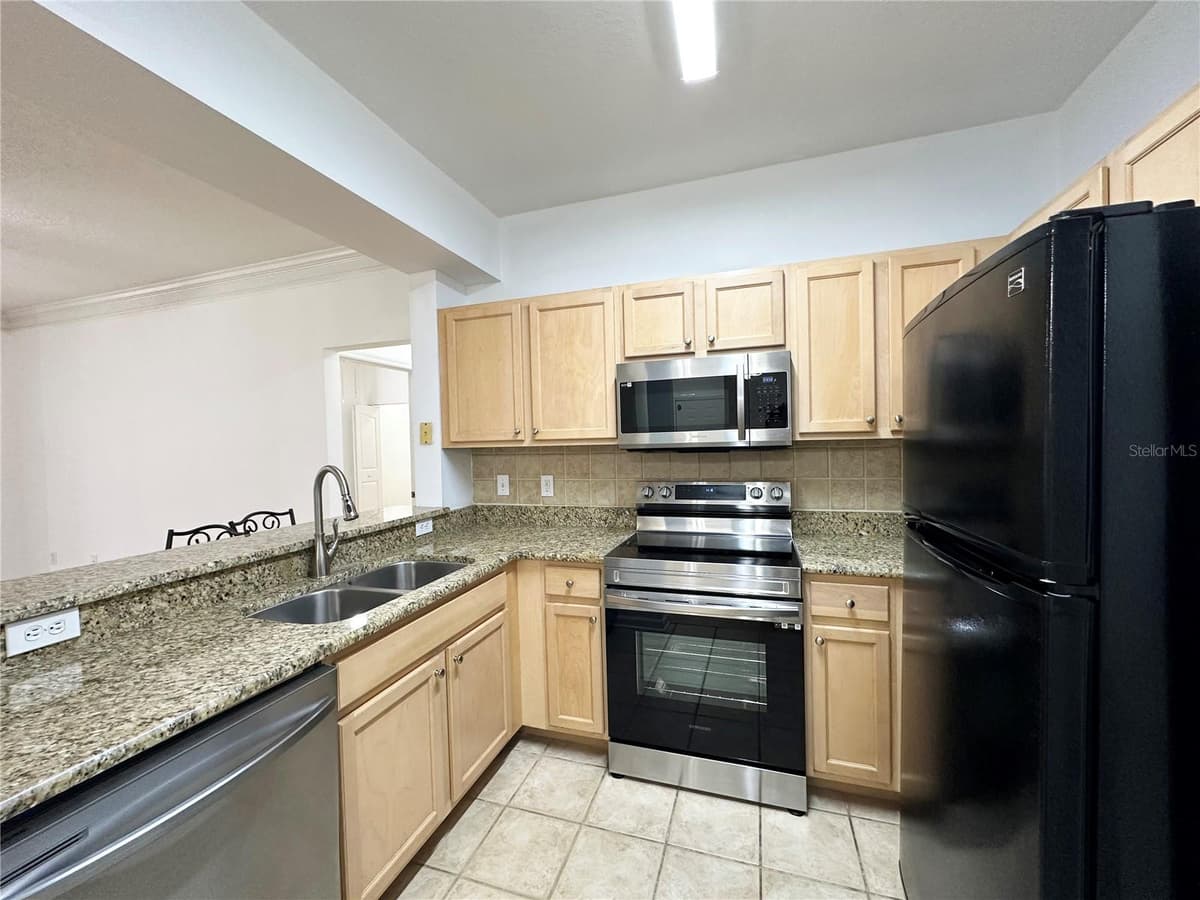 12843 MADISON POINTE CIRCLE — photo 3 of 48