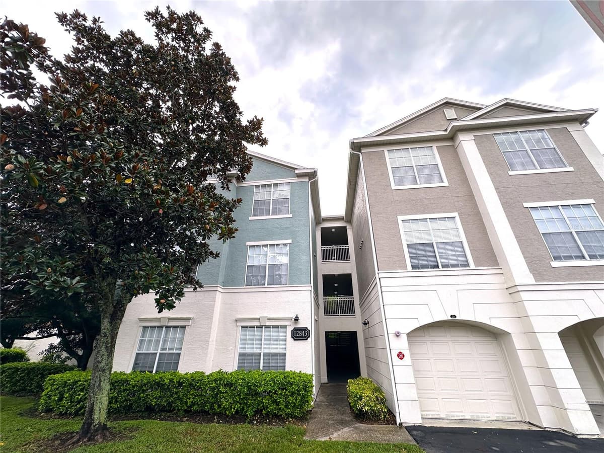 12843 MADISON POINTE CIRCLE — photo 1 of 48