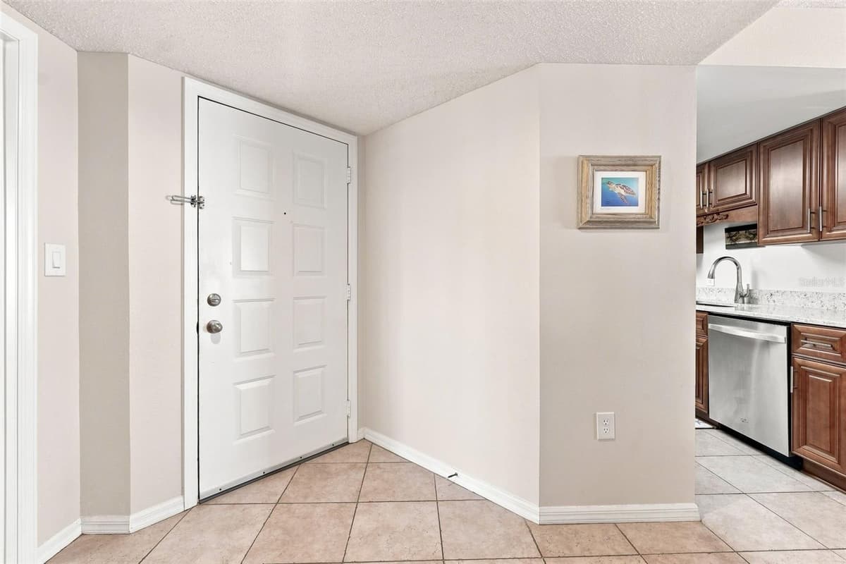 3601 BANANA RIVER BOULEVARD — photo 3 of 34
