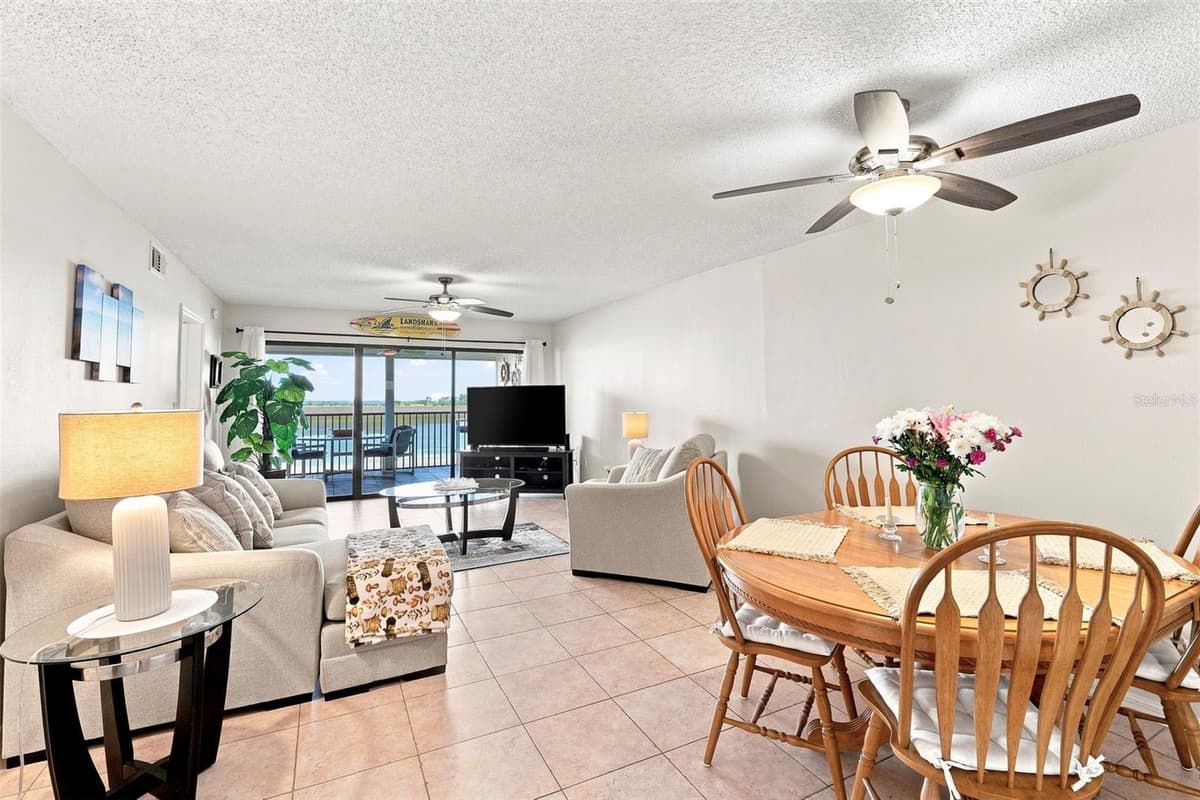 3601 BANANA RIVER BOULEVARD — photo 9 of 34