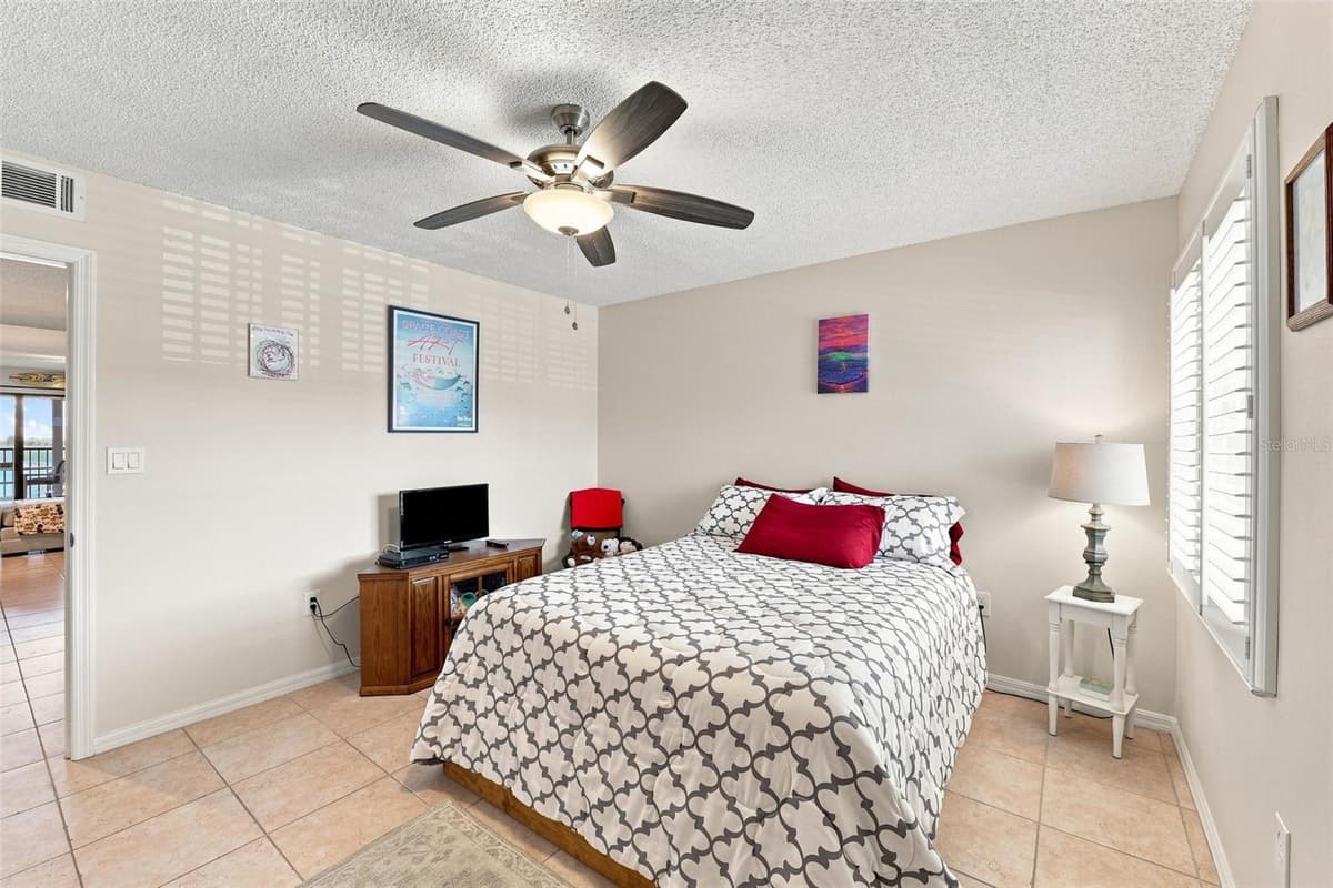 3601 BANANA RIVER BOULEVARD — photo 8 of 34
