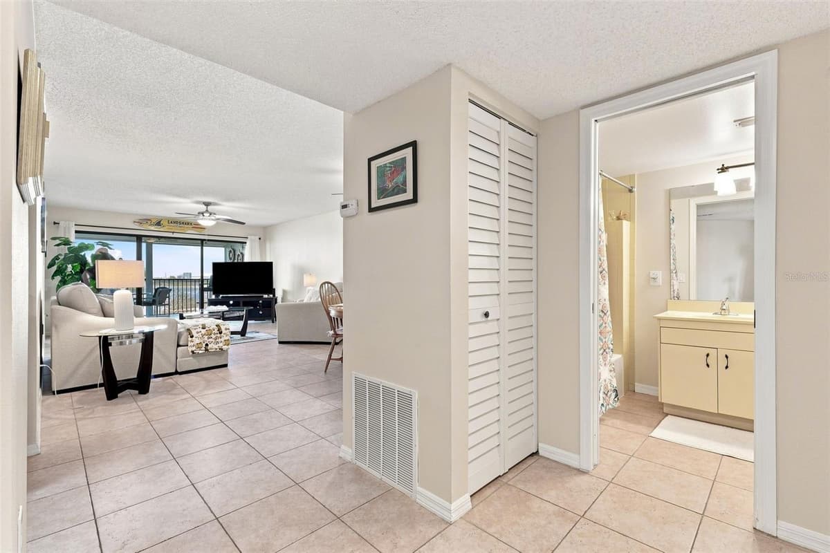 3601 BANANA RIVER BOULEVARD — photo 4 of 34
