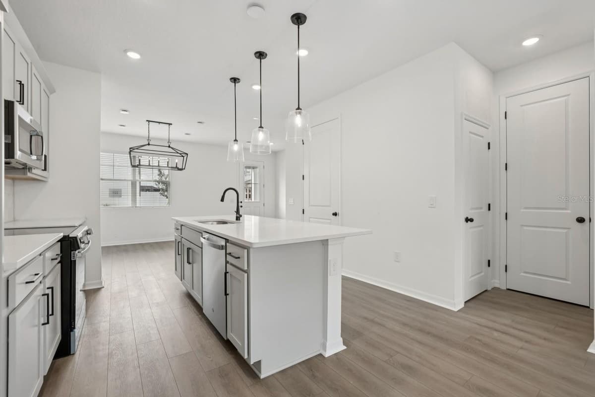 17398 SWEET MORO DRIVE — photo 10 of 28