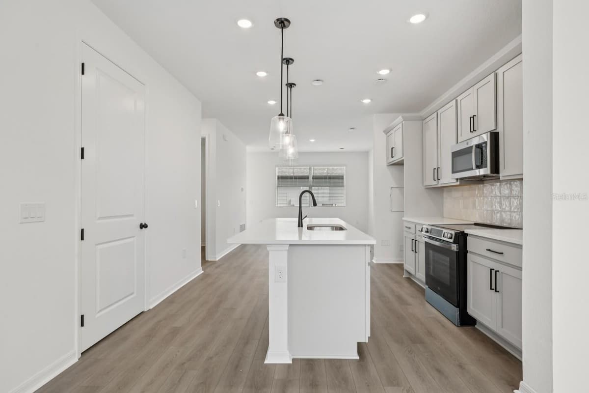 17398 SWEET MORO DRIVE — photo 7 of 28