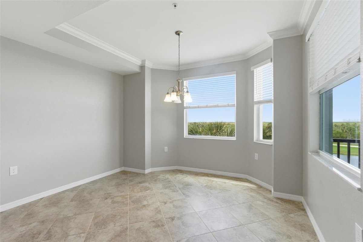 14081 HERITAGE LANDING BOULEVARD — photo 13 of 65