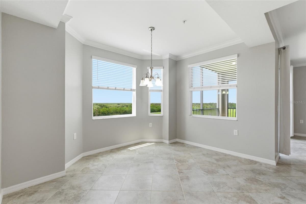 14081 HERITAGE LANDING BOULEVARD — photo 14 of 65