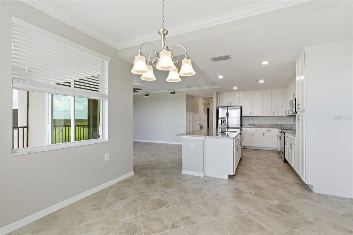 14081 HERITAGE LANDING BOULEVARD — photo 11 of 65