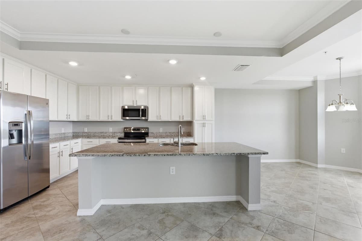 14081 HERITAGE LANDING BOULEVARD — photo 7 of 65