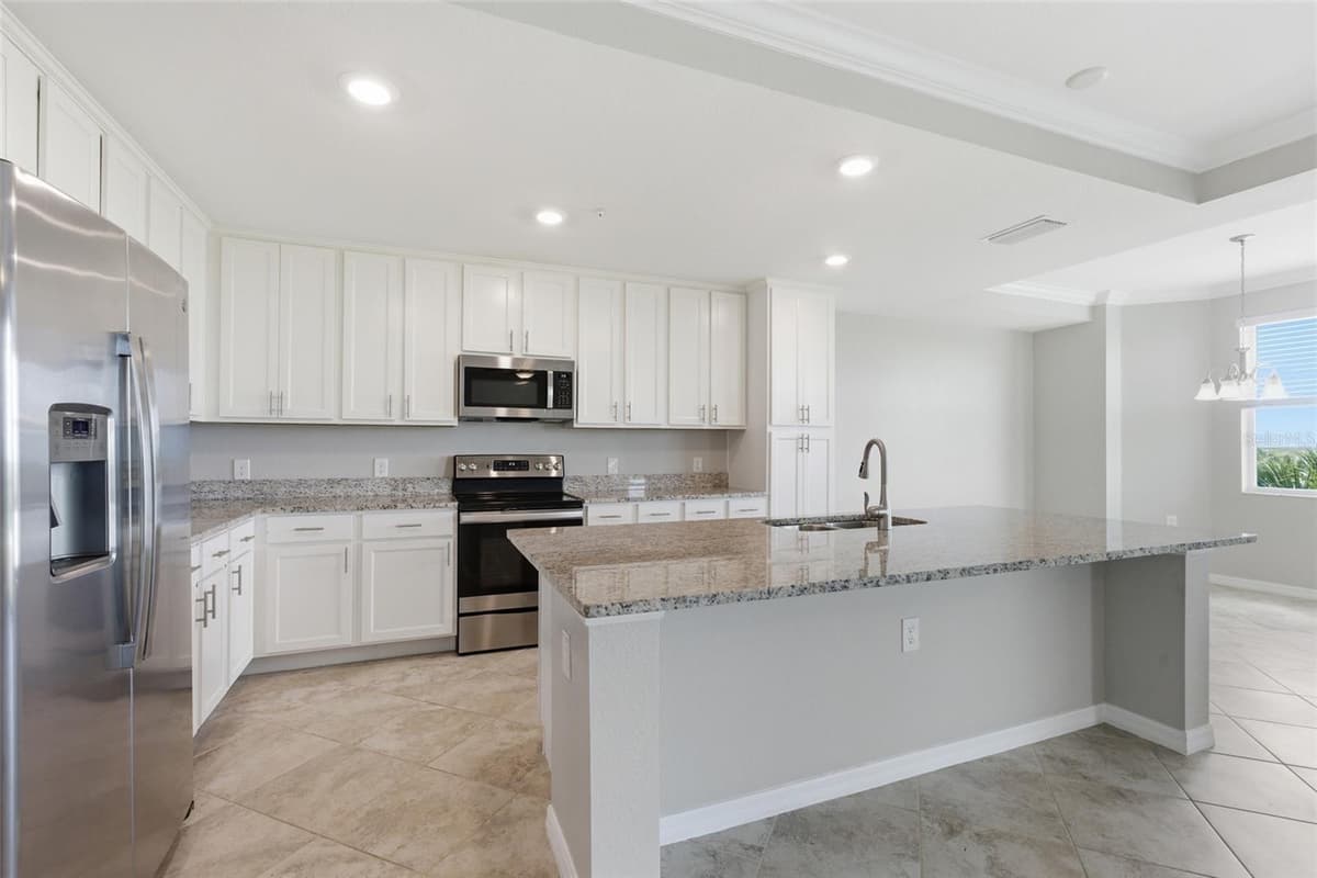 14081 HERITAGE LANDING BOULEVARD — photo 8 of 65