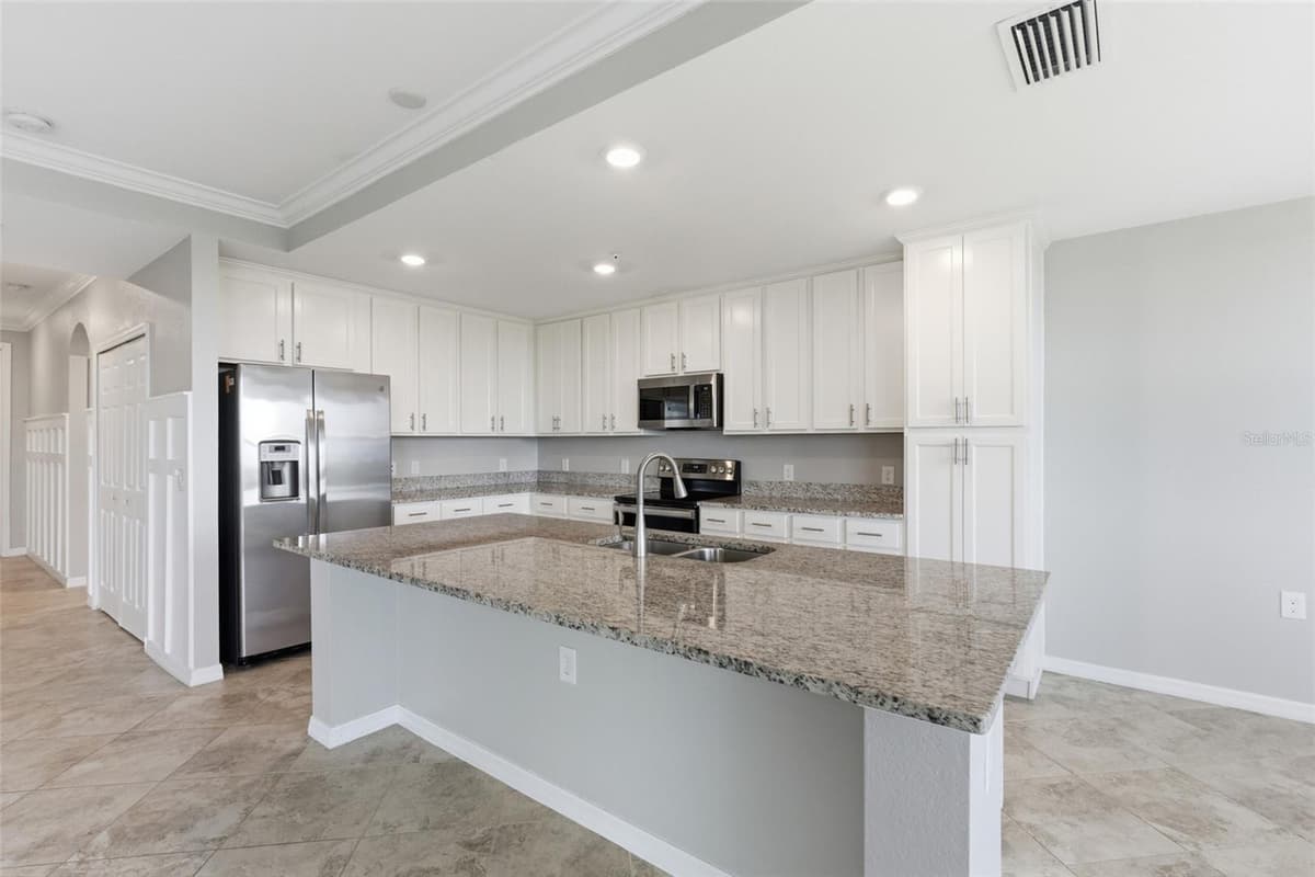 14081 HERITAGE LANDING BOULEVARD — photo 6 of 65