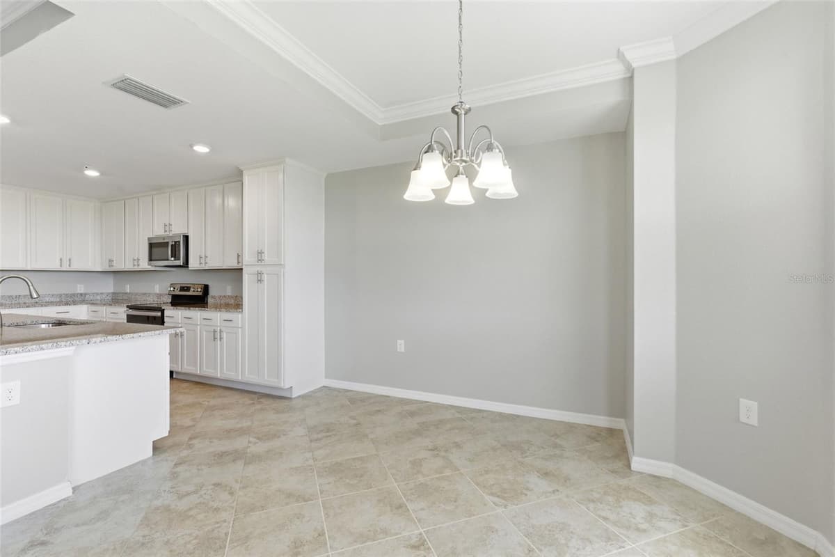 14081 HERITAGE LANDING BOULEVARD — photo 15 of 65