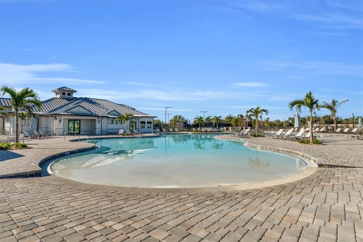 14081 HERITAGE LANDING BOULEVARD — photo 41 of 65