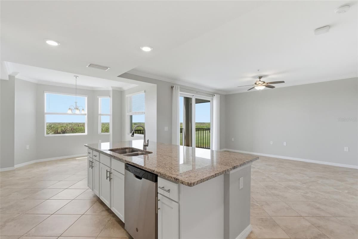 14081 HERITAGE LANDING BOULEVARD — photo 9 of 65