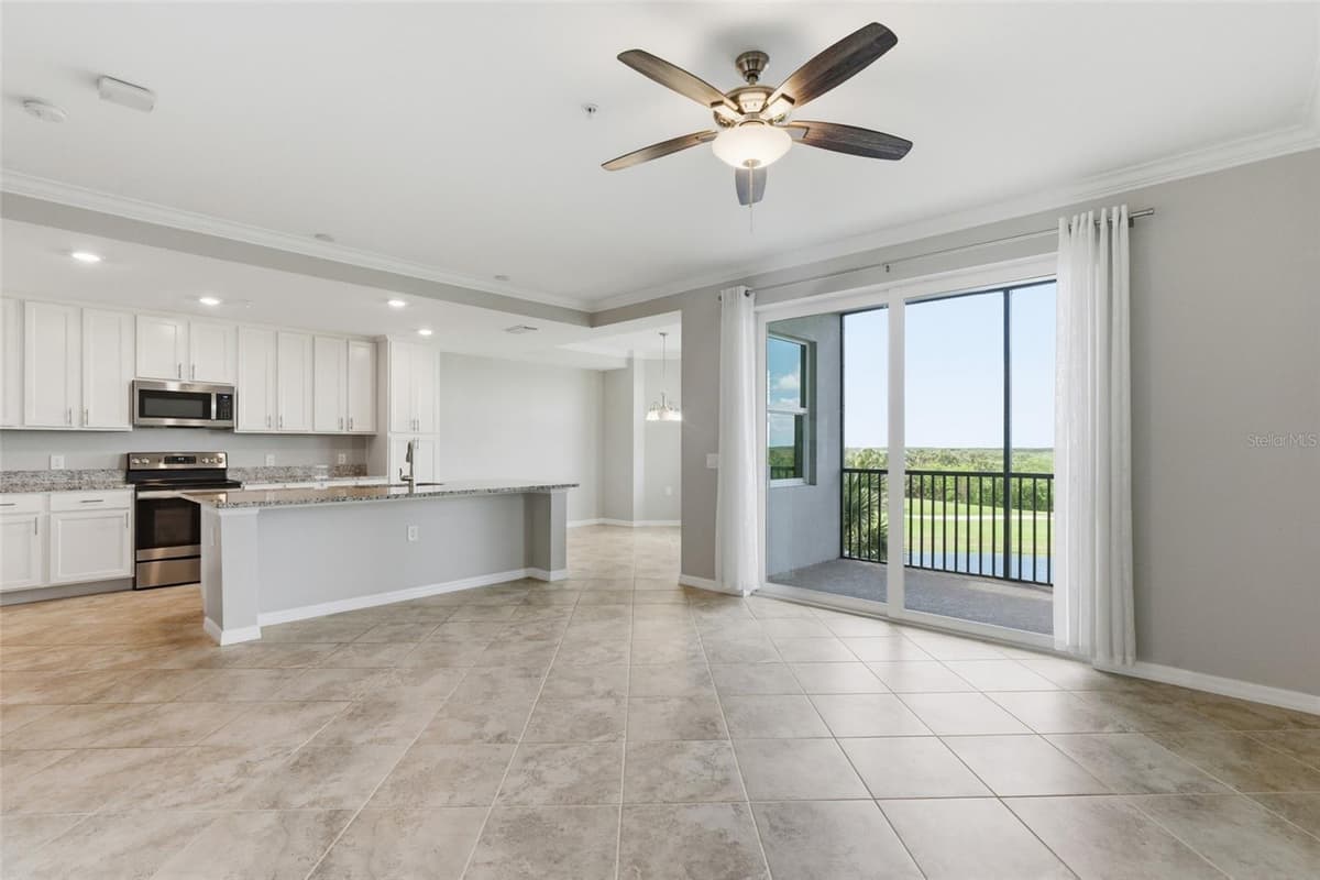 14081 HERITAGE LANDING BOULEVARD — photo 4 of 65
