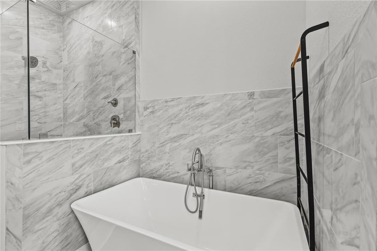 501 LAFAYETTE COURT — photo 30 of 36