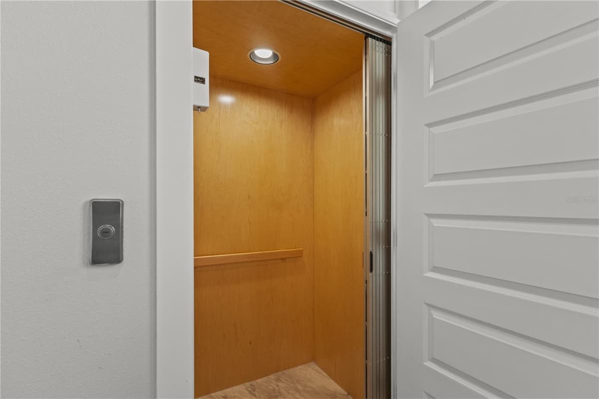 501 LAFAYETTE COURT — photo 7 of 36