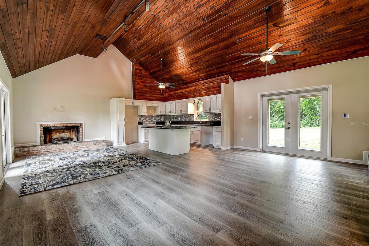 11700 VALLEY ROAD — photo 4 of 38