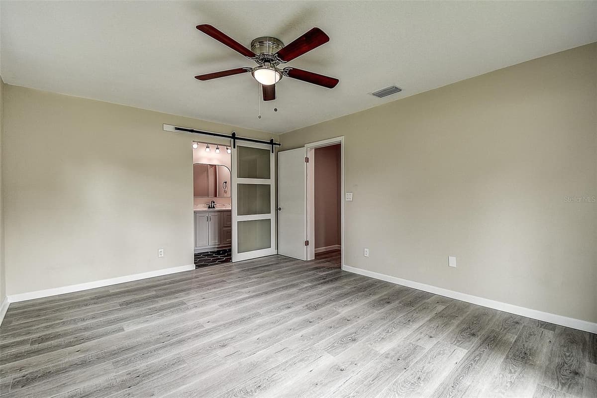 11700 VALLEY ROAD — photo 17 of 38