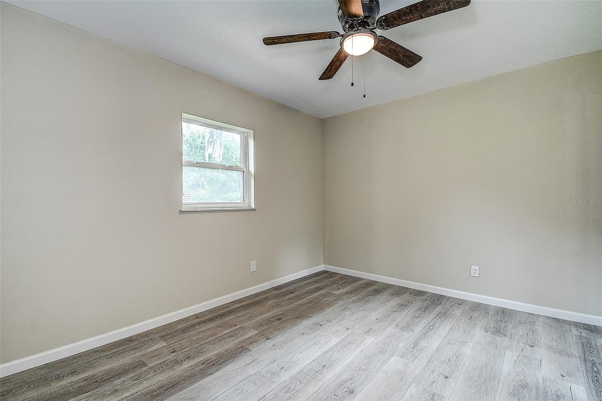 11700 VALLEY ROAD — photo 12 of 38