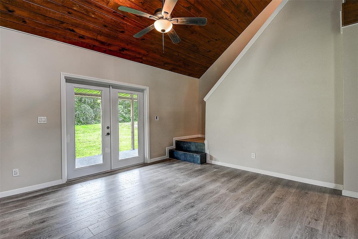 11700 VALLEY ROAD — photo 15 of 38