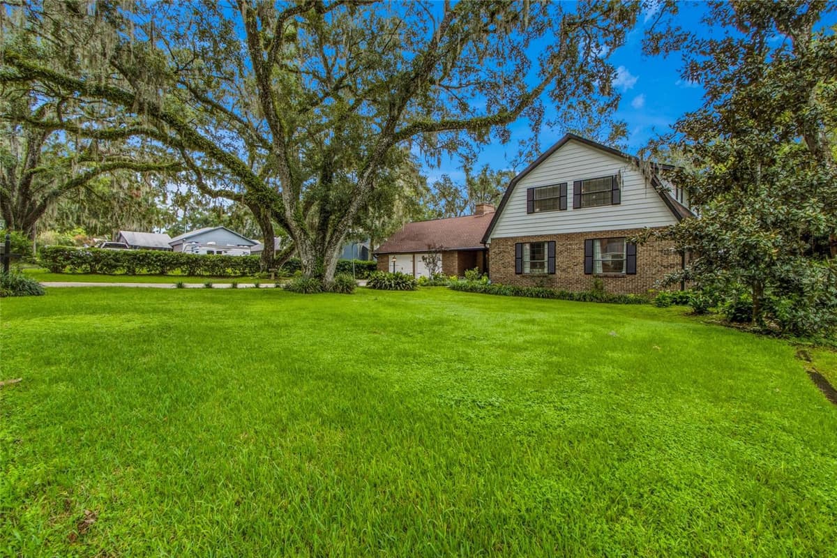 527 COLONIAL DRIVE — photo 9 of 62