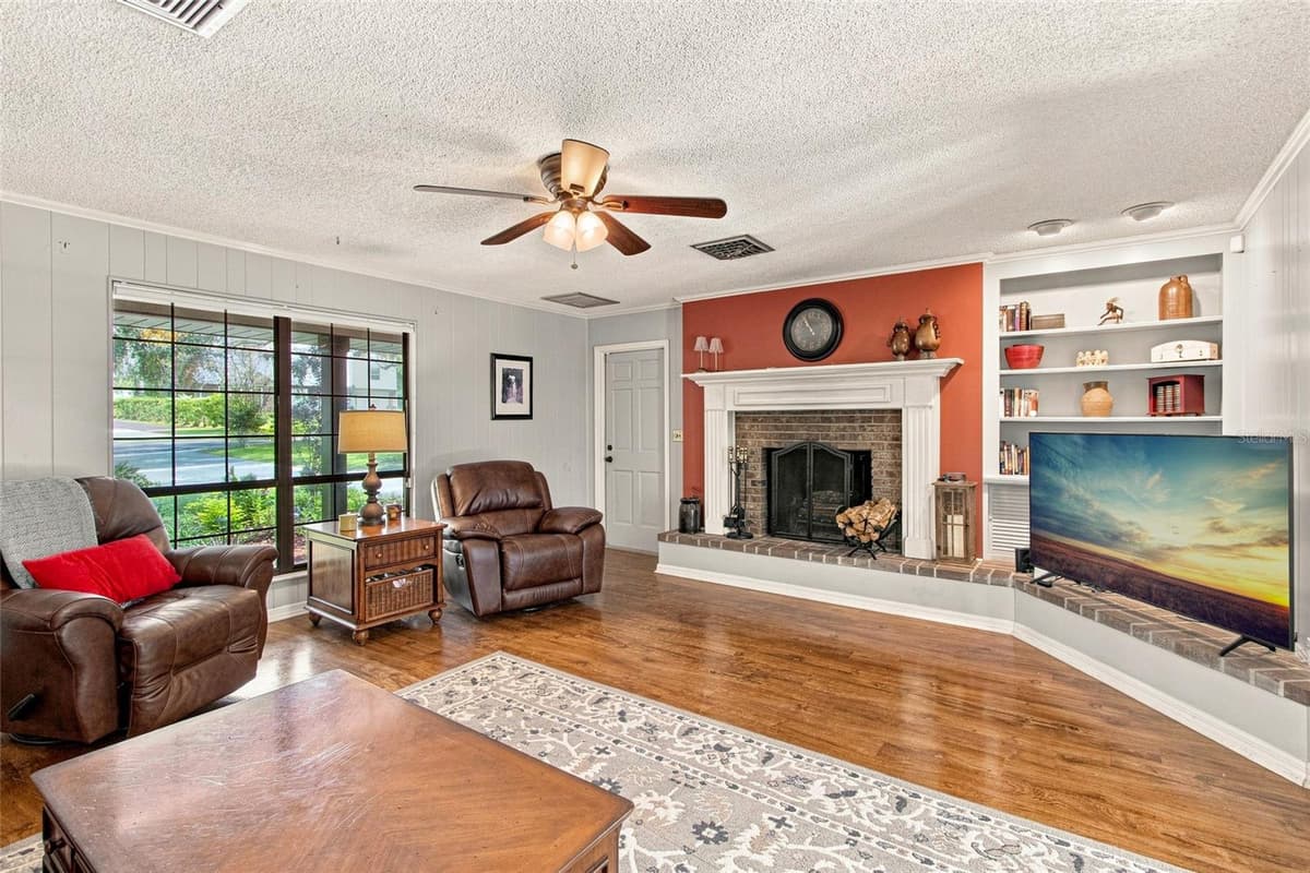 527 COLONIAL DRIVE — photo 11 of 62