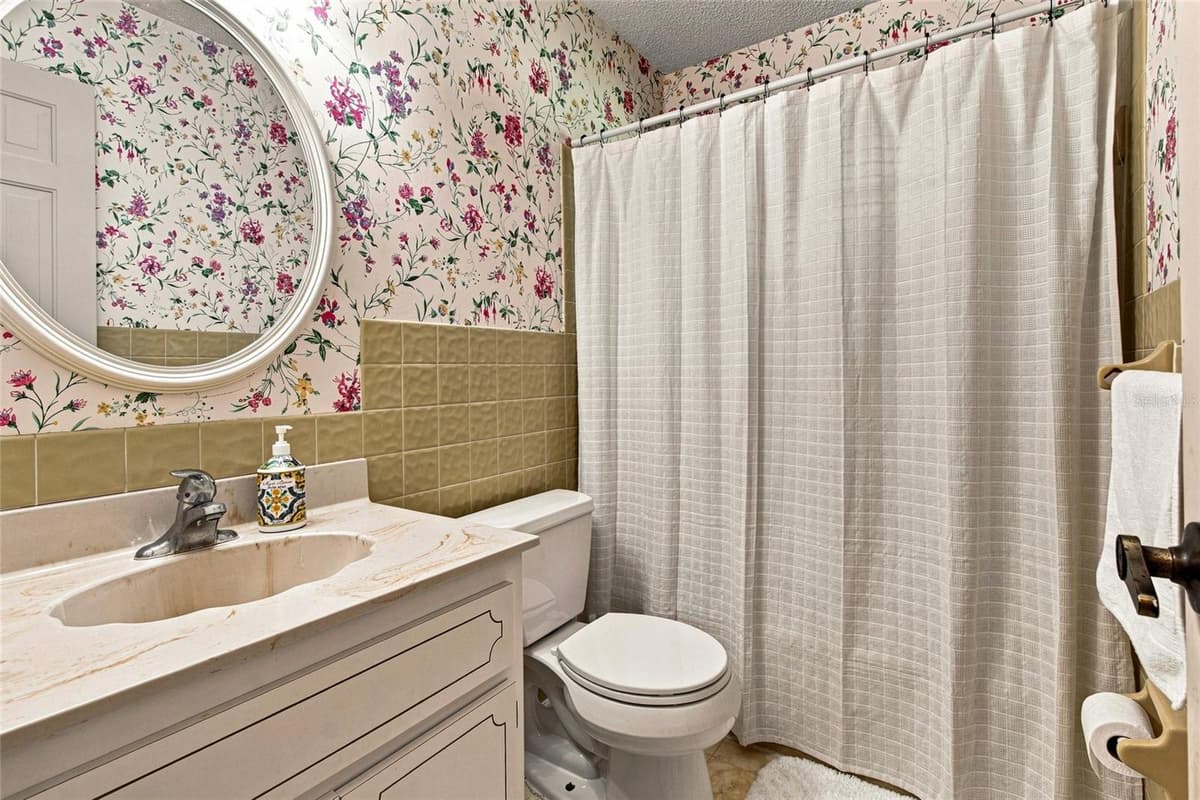 527 COLONIAL DRIVE — photo 23 of 62