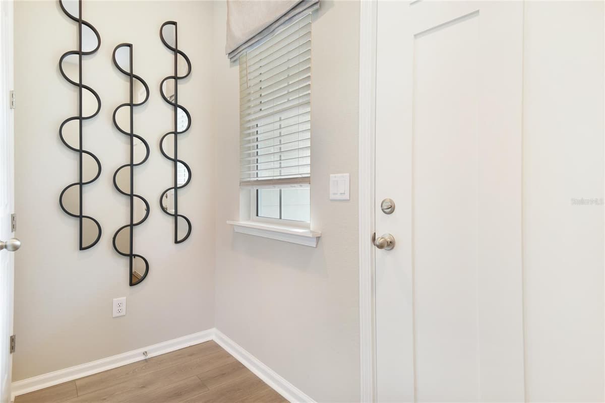 761 LAKE DELL AVENUE — photo 2 of 24