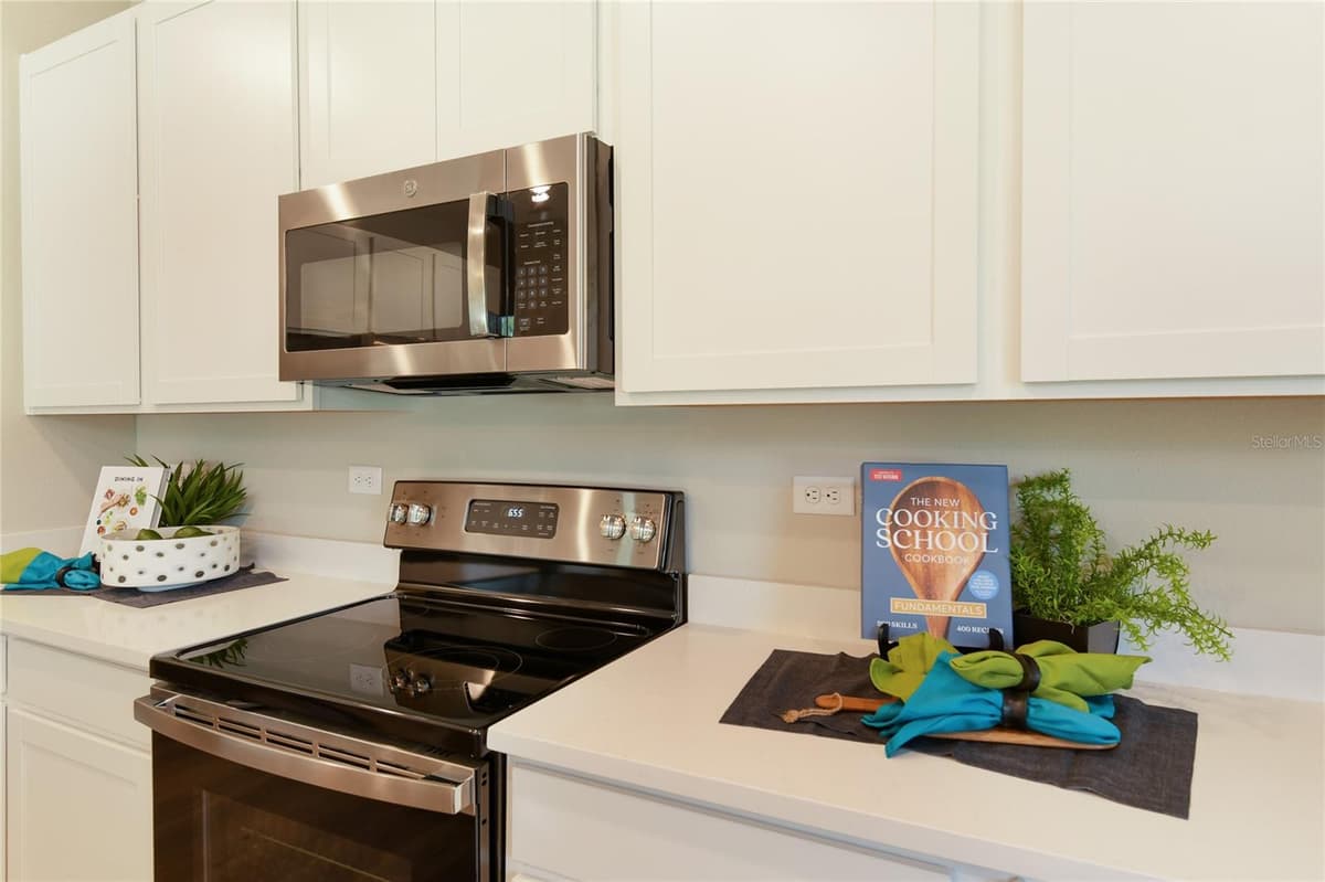 761 LAKE DELL AVENUE — photo 6 of 24