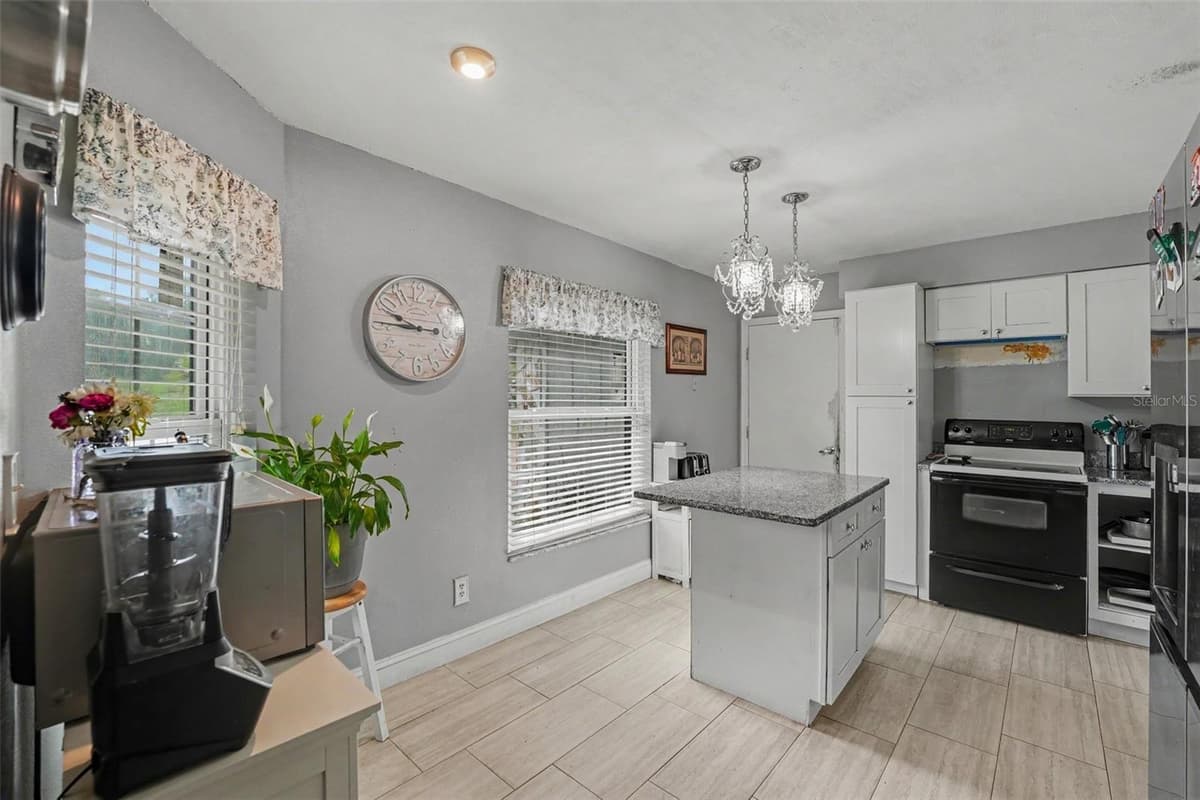818 CAMBRIDGE WAY — photo 6 of 15