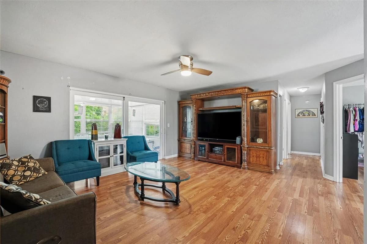 818 CAMBRIDGE WAY — photo 4 of 15