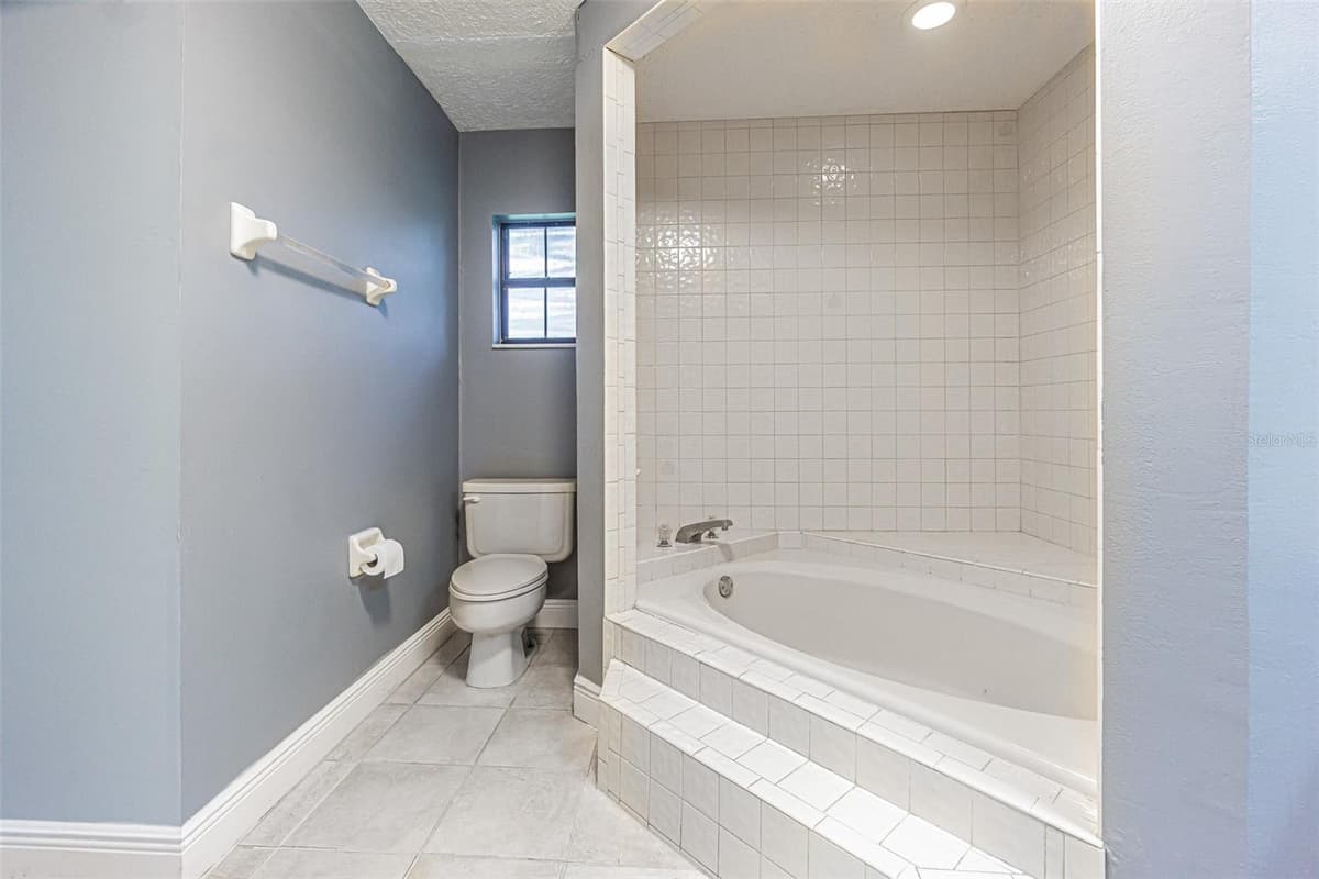 9217 KINGSRIDGE DRIVE — photo 11 of 39
