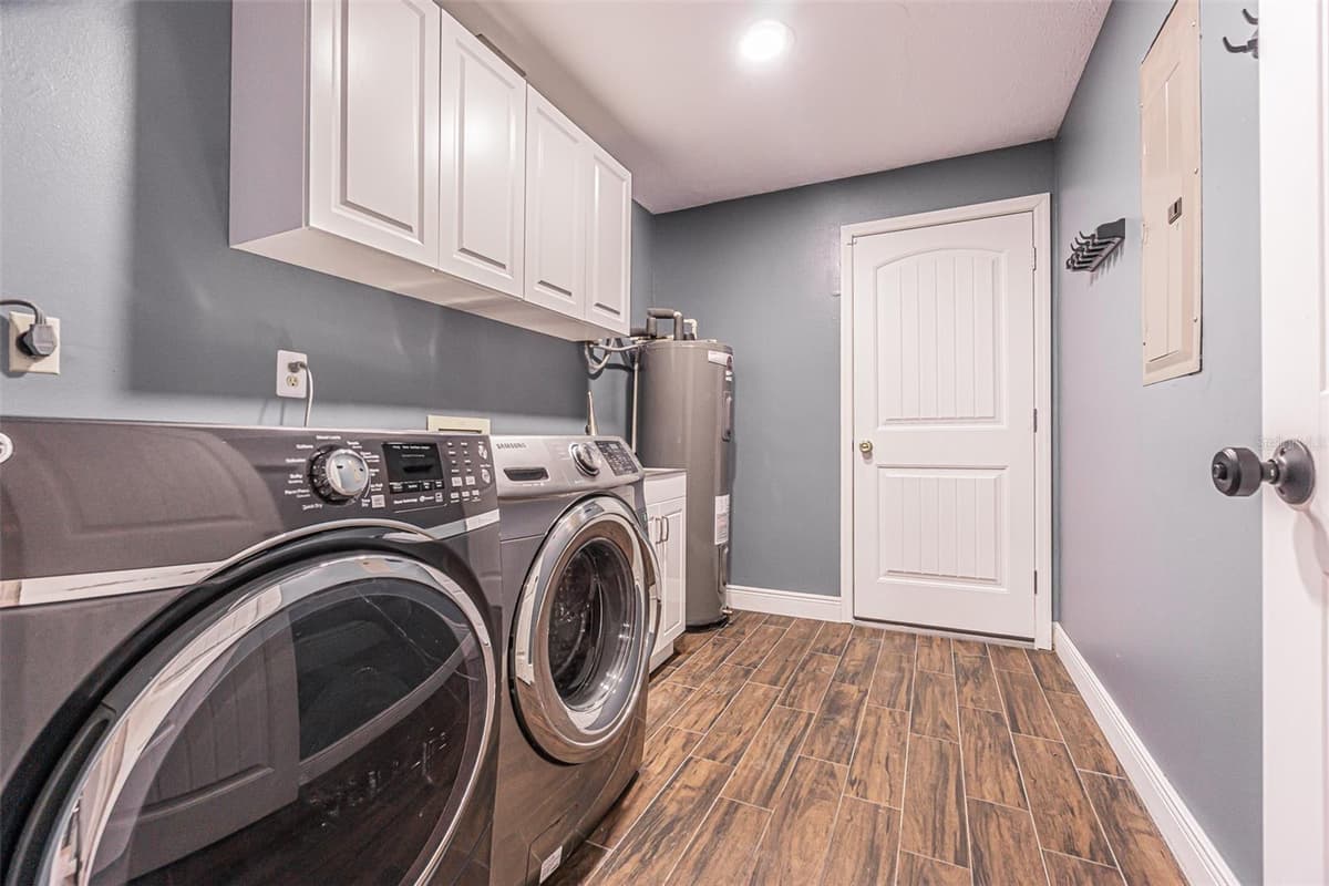 9217 KINGSRIDGE DRIVE — photo 18 of 39