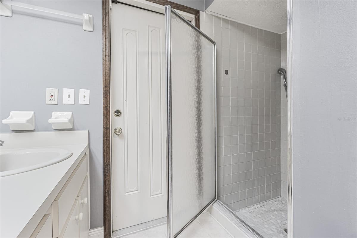 9217 KINGSRIDGE DRIVE — photo 13 of 39