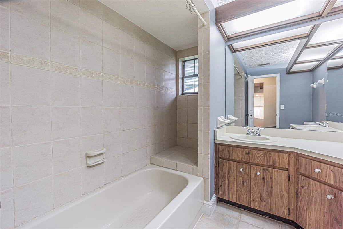 9217 KINGSRIDGE DRIVE — photo 24 of 39