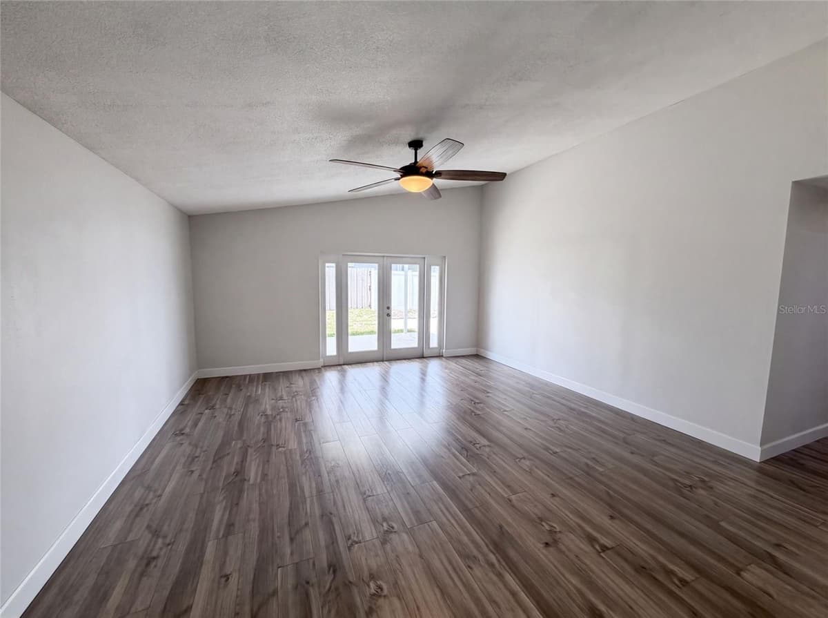 3800 SEMINOLE DRIVE — photo 9 of 31
