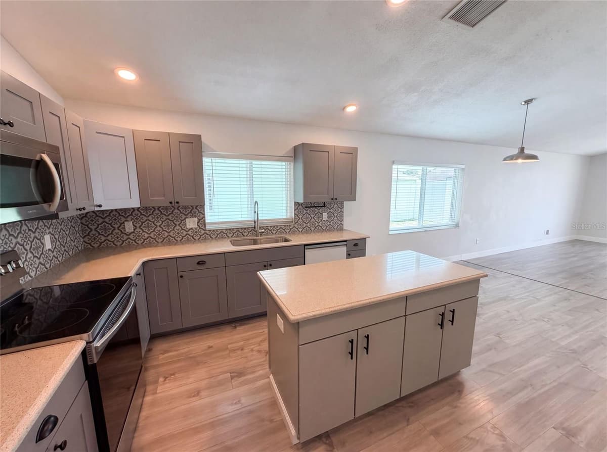 3800 SEMINOLE DRIVE — photo 12 of 31