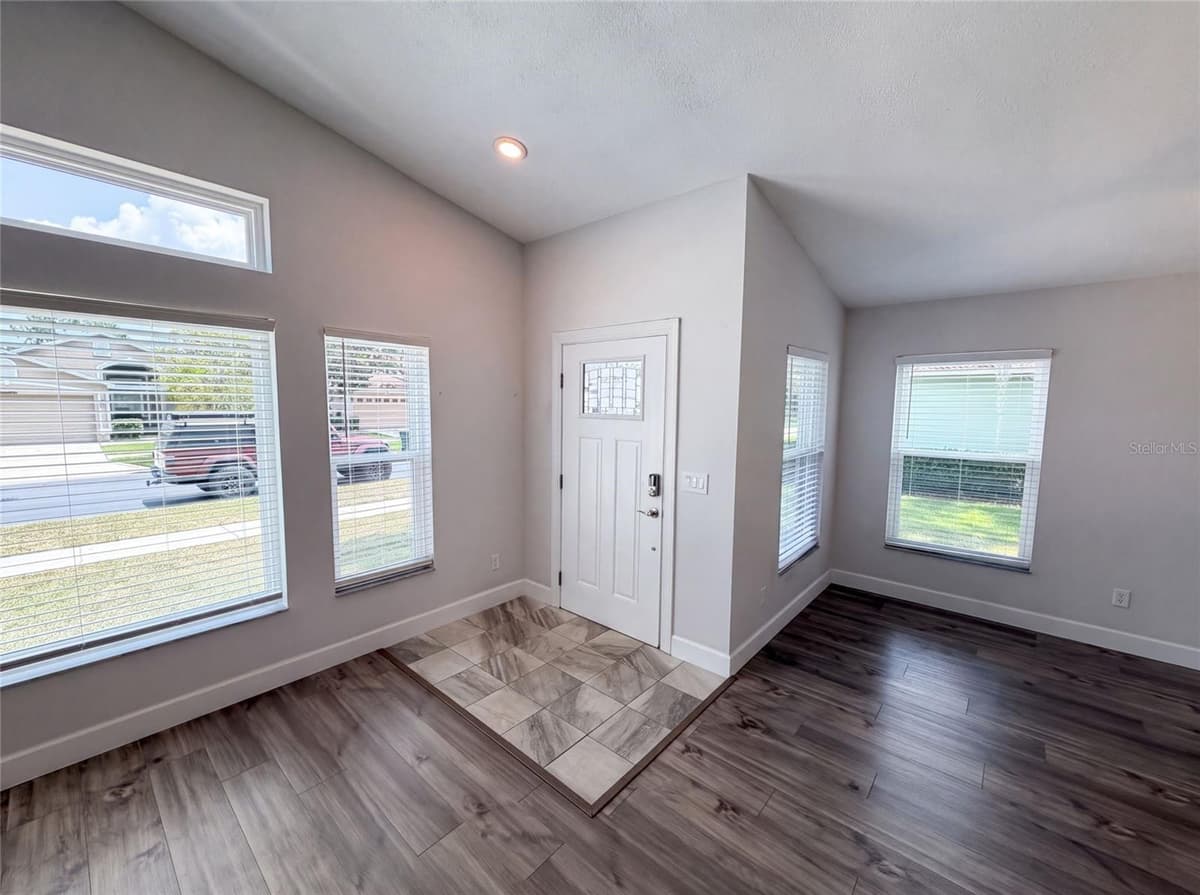 3800 SEMINOLE DRIVE — photo 7 of 31