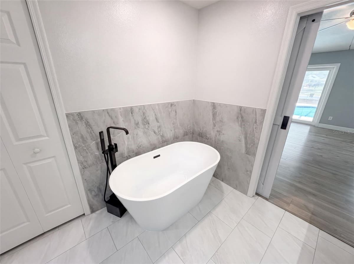 3800 SEMINOLE DRIVE — photo 16 of 31