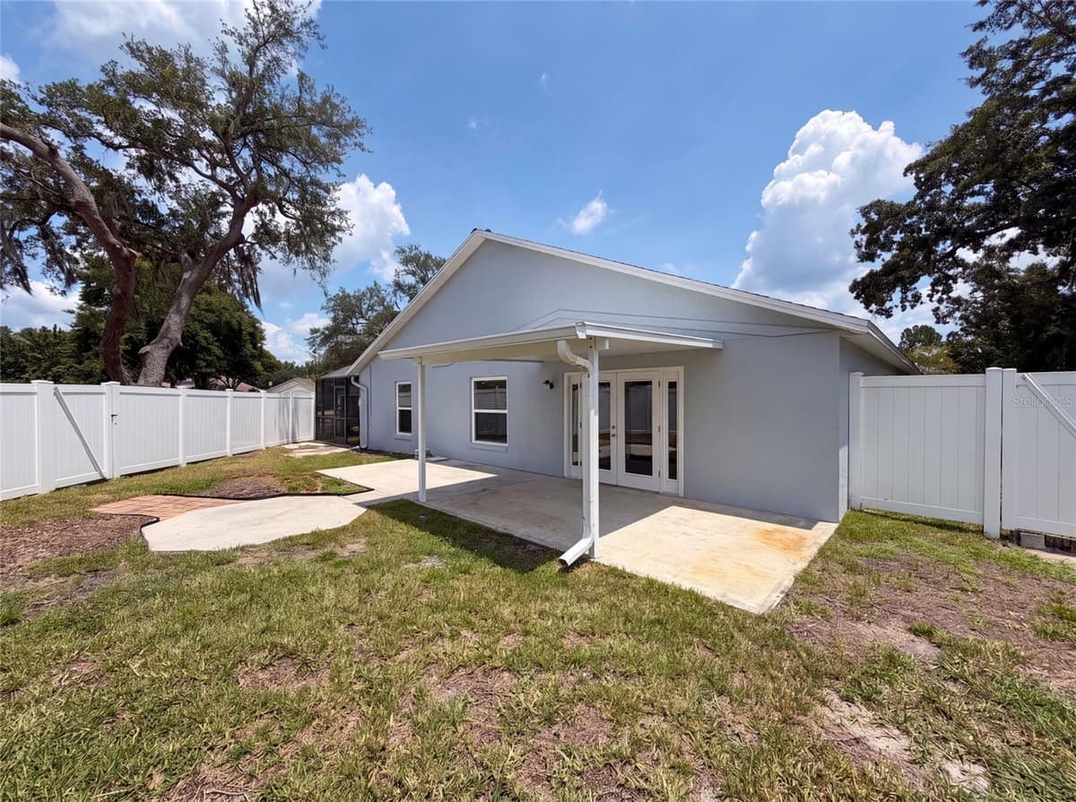 3800 SEMINOLE DRIVE — photo 5 of 31