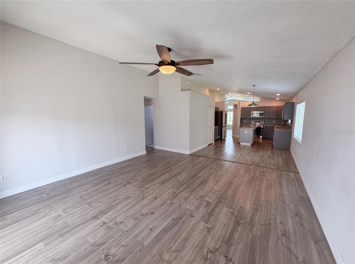 3800 SEMINOLE DRIVE — photo 3 of 31