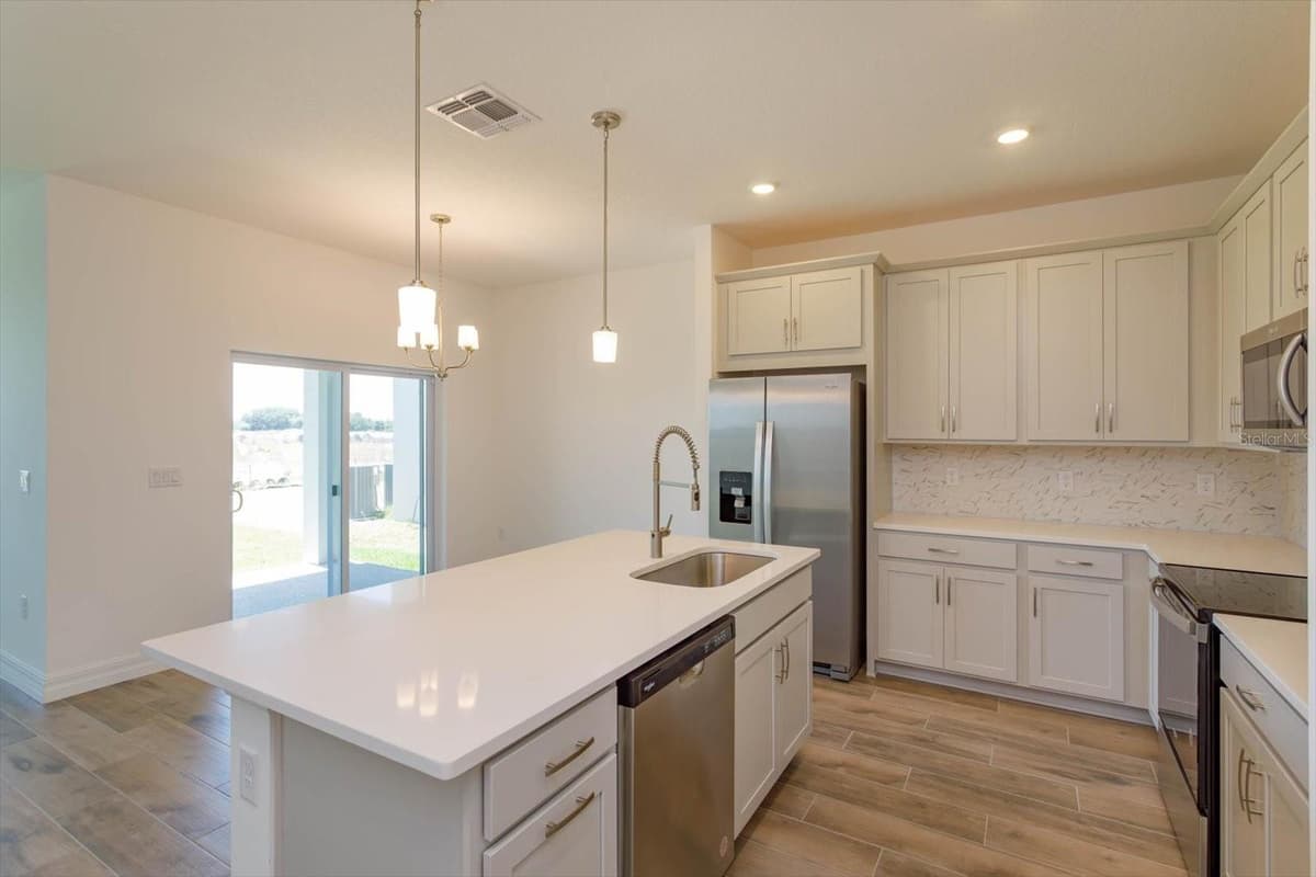 784 SUNSHOWER DRIVE — photo 4 of 20