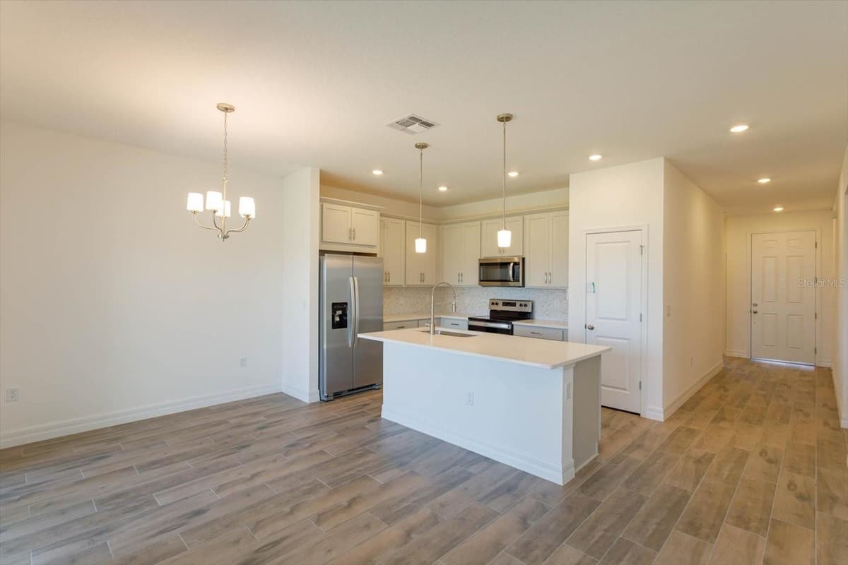 784 SUNSHOWER DRIVE — photo 5 of 20