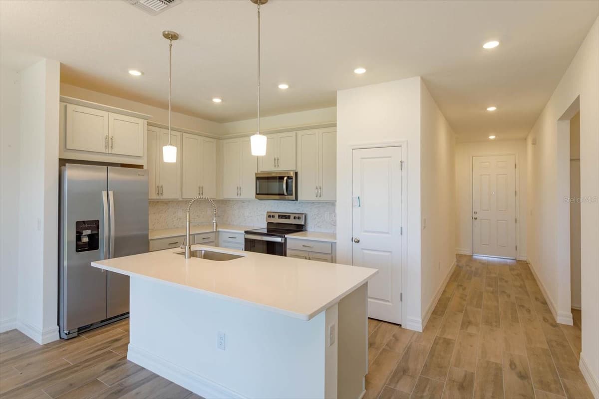 784 SUNSHOWER DRIVE — photo 3 of 20