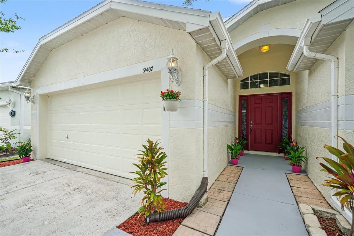 9407 CYPRESS HARBOR DRIVE — photo 3 of 40