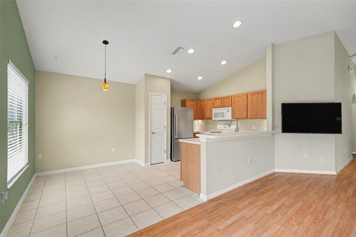 9407 CYPRESS HARBOR DRIVE — photo 11 of 40